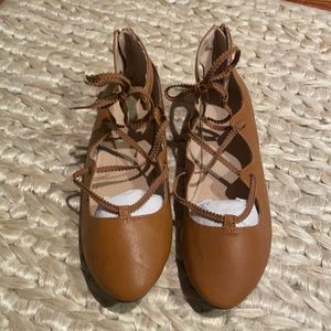 Tan Leather Lace-Up Flats; Size 6